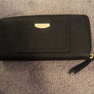 Henri Bendel wallet
